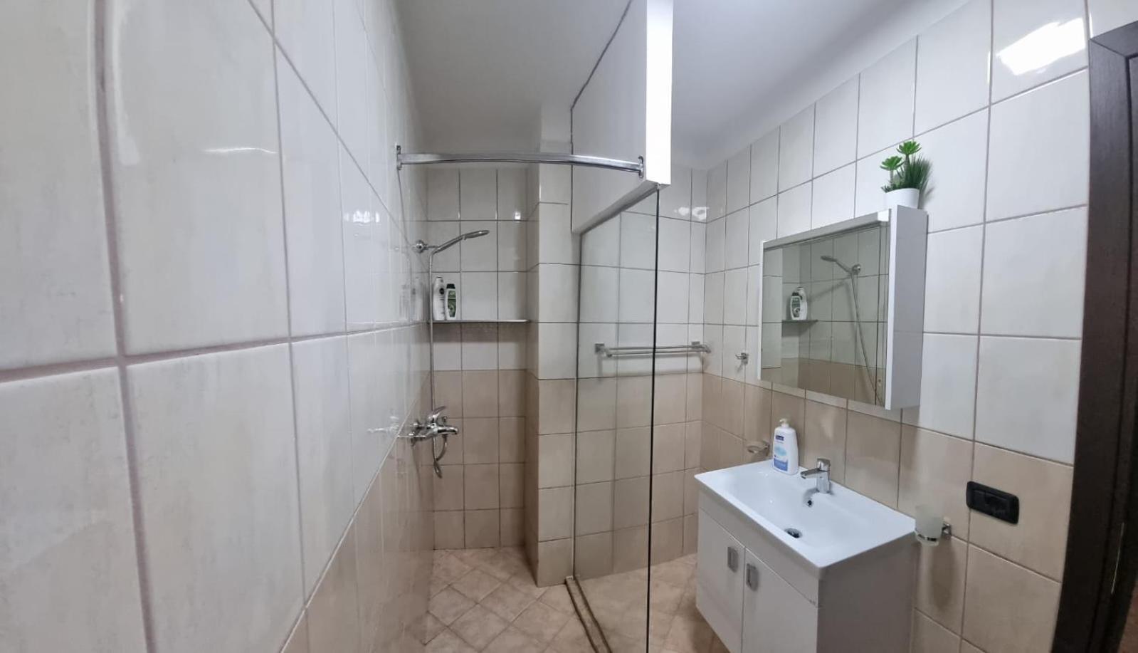 Nevila'S Apartment Tirana Zewnętrze zdjęcie